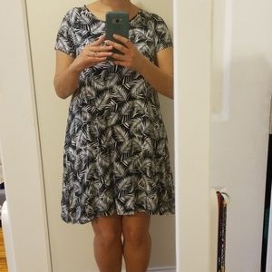 Old Navy Black and white leaf dress